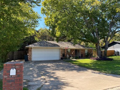 819 Woodhaven Ct, Granbury, TX 76048 - photo 3