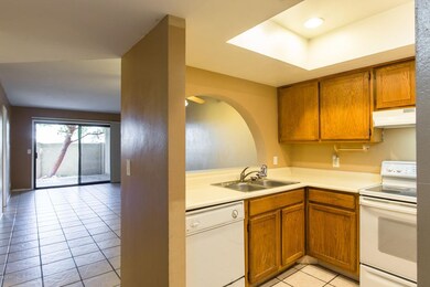 833 W 14th St-6