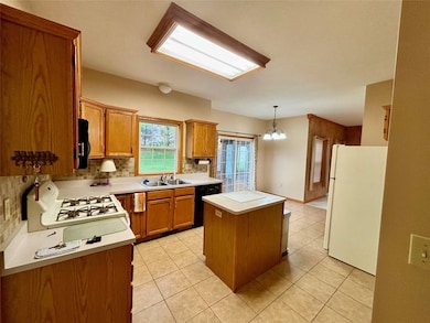 2850 Alexandra Dr, Erie, PA 16506 - photo 6