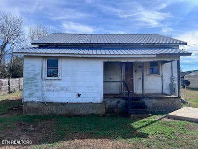 502 Thompson St, Philadelphia, TN 37846 - photo 3