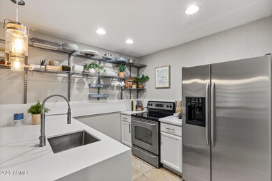 3235 E Camelback Rd unit 115, Phoenix, AZ 85018 - photo 4