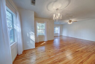 312 Melbourne St, Houston, TX 77022 - photo 7