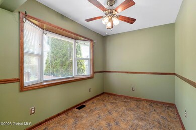 7-web-or-mls-2240Webster_07