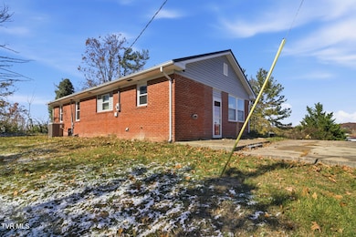 108 Cottonwood Dr, Greeneville, TN 37745 - photo 3