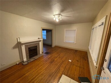 LIVING ROOM WITH HARDWOOD FLOORS