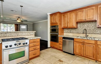 1717 W Pecan Rd-large-009-011-Kitchen-15