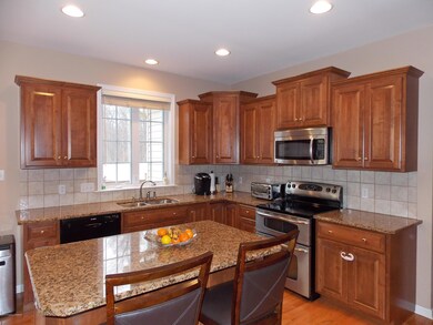 1022 Woodberry Dr, Mountain Top, PA 18707 - photo 3