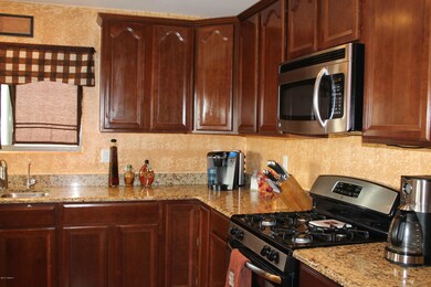 Spacious Granite Counter tops