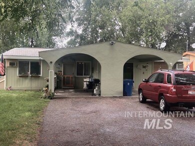 1113/1115 S Ivy St, Nampa, ID 83686 - photo 2