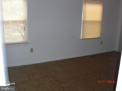 2340 Anvil Ln, Temple Hills, MD 20748 - photo 3