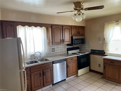 565 Audrey Ln, Struthers, OH 44471 - photo 5