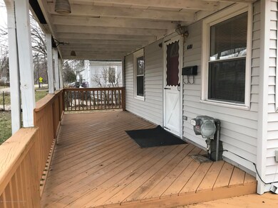 Large_covered_front_porch