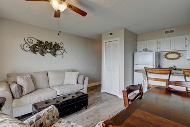 222 Carolina Beach Ave N 122-large-005-0