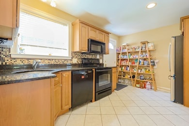 8 Whitins Rd unit A, Sutton, MA 01590 - photo 2