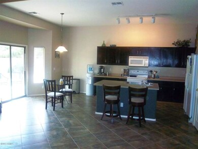 Kitchen & Eating Area