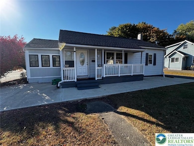 1027 Chipperfield Dr, Stroudsburg, PA 18360 - photo 2