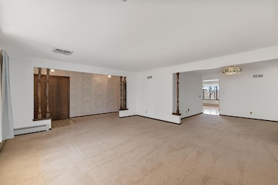 910 W Decorah Rd
