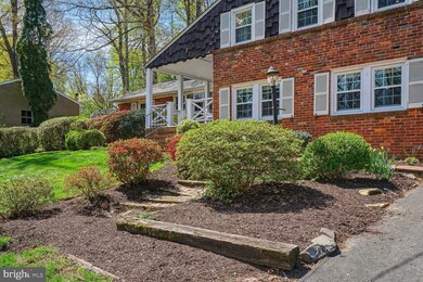 6306 Waterway Dr, Falls Church, VA 22044 - photo 2