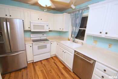 1132 Fairlane Dr, Bettendorf, IA 52722 - photo 7