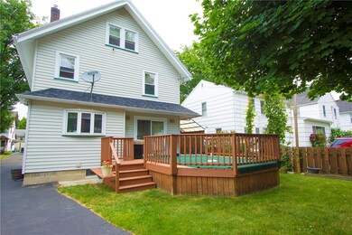 Fantastic deck for entertaining!