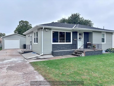 217 E 19th St, Grand Island, NE 68801 - photo 2