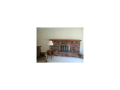 This is a wood burning Fire Place. Nice mantle for