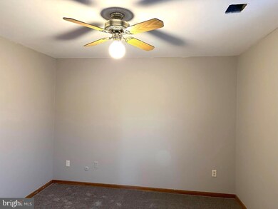 31 E Logan Ave unit 3RD FLOOR, Glenolden, PA 19036 - photo 6