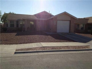 525 Katherine Dr, Horizon City, TX 79928 - photo 2