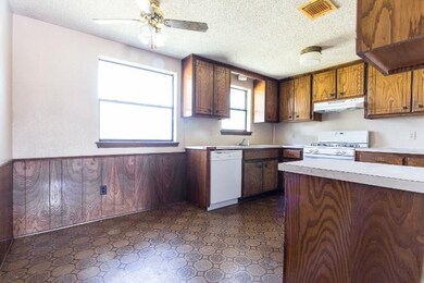 711 N Ramblin Oaks Dr, Moore, OK 73160 - photo 6