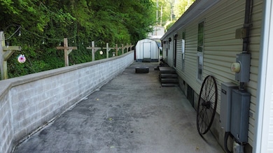 529 Hatfield Branch Rd, McCarr, KY 41544 - photo 7