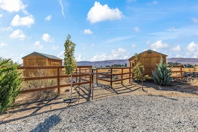 390 Sage Cove Rd, Yakima, WA 98903 - photo 3