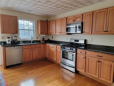 27 Evergreen St unit A, Providence, RI 02906 - photo 4