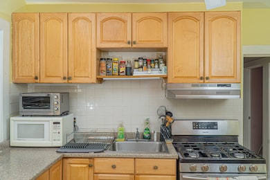 566 Wilmot Ave unit 4, Bridgeport, CT 06607 - photo 3