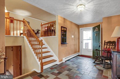 537 Weidman Ave, Reading, PA 19608 - photo 4