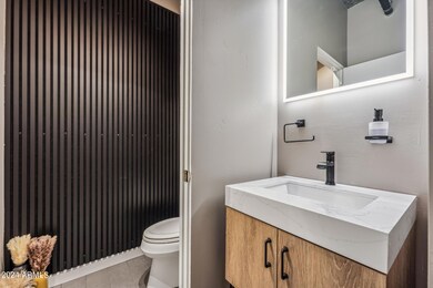 21_E_6th_St_Tempe_AZ_85281_USA-Bathroom-