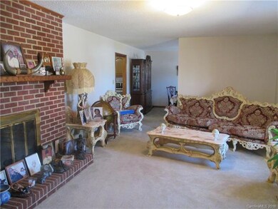 418 Dobson Rd, Statesville, NC 28677 - photo 3