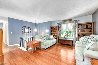 8745 Fairlane Dr, Olmsted Falls, OH 44138 - photo 6