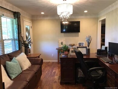 FAMILY ROOM /OFFICE