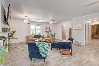 641 Forest Ln, Hurst, TX 76053 - photo 6