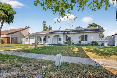 9241 N Cypress Cir, Miramar, FL 33025 - photo 3