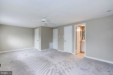 9637 Lindenbrook St, Fairfax, VA 22031 - photo 5