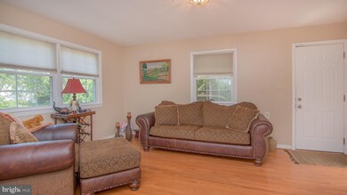 8311 Carnegie Dr, Vienna, VA 22180 - photo 4