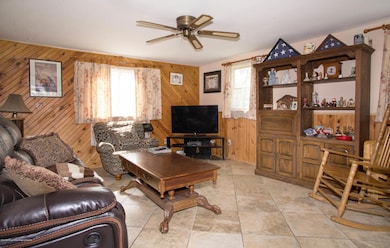 _RMJ1152.jpg family room