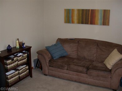 53947 W Ridgeview Cir, Paw Paw, MI 49079 - photo 3