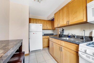 108-50 63rd Dr unit 3F, Flushing, NY 11375 - photo 5