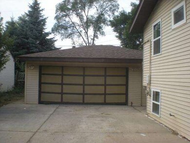 204 Granada Rd, Carpentersville, IL 60110 - photo 2