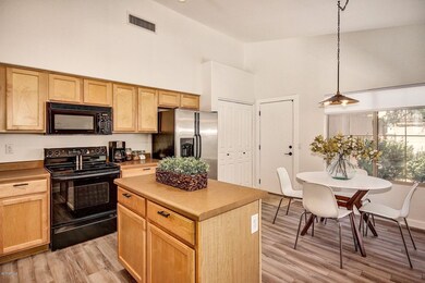 10437 kitchen and eat in dining