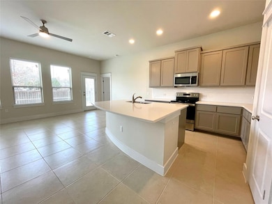 Kitchen with appliances with stainless steel fini