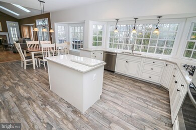 6851 Smithfield Ct, Centreville, VA 20120 - photo 7