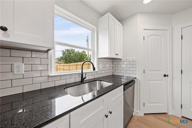 1204 S Martin Luther King jr Ln unit A, Temple, TX 76501 - photo 7